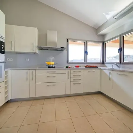 Villa Global Piedra Amarilla 6p 8437